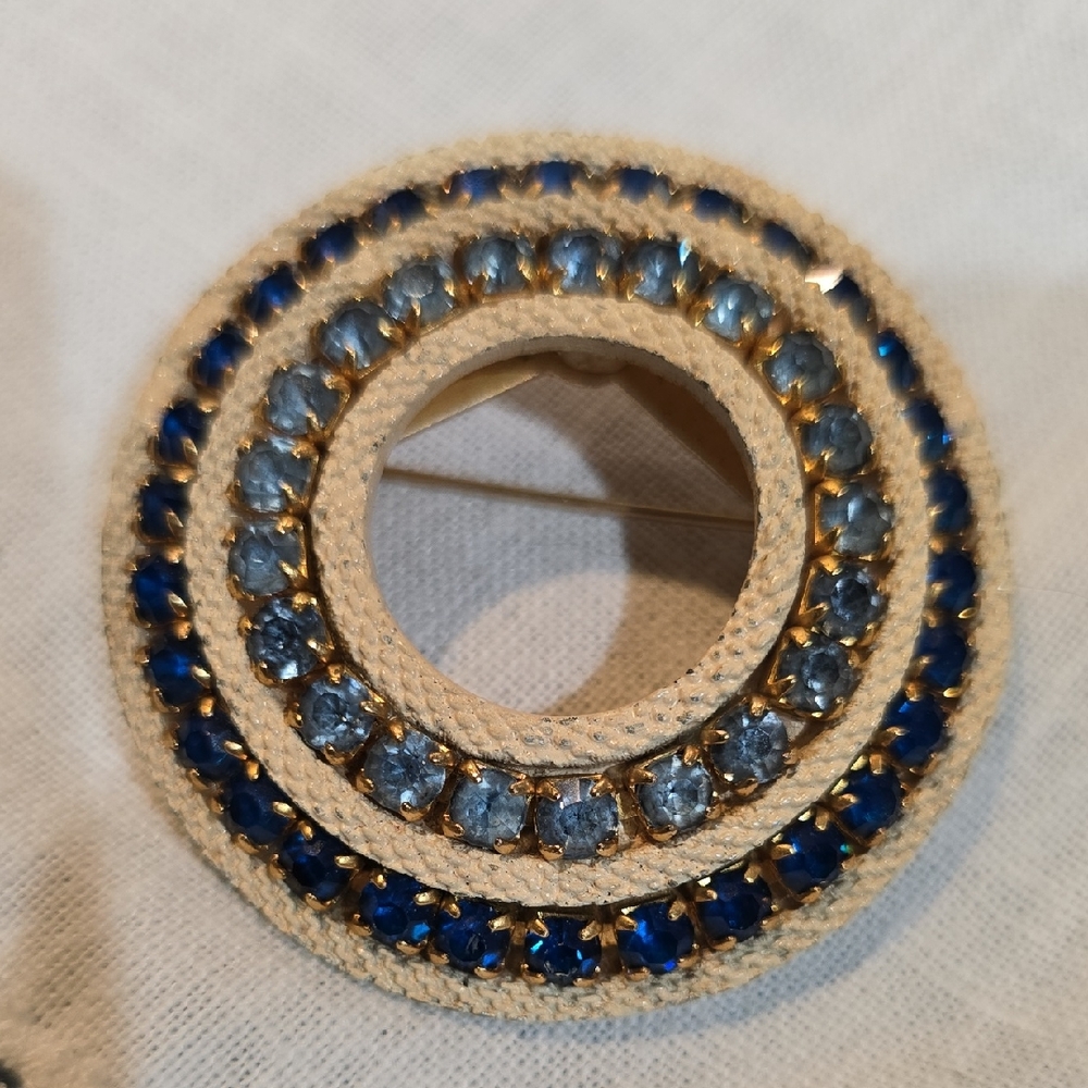 Elegant Blue and Gold Circular Brooch